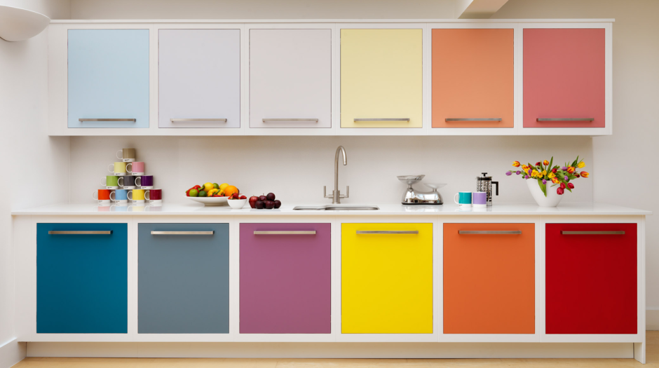 Кухня в ярких цветах