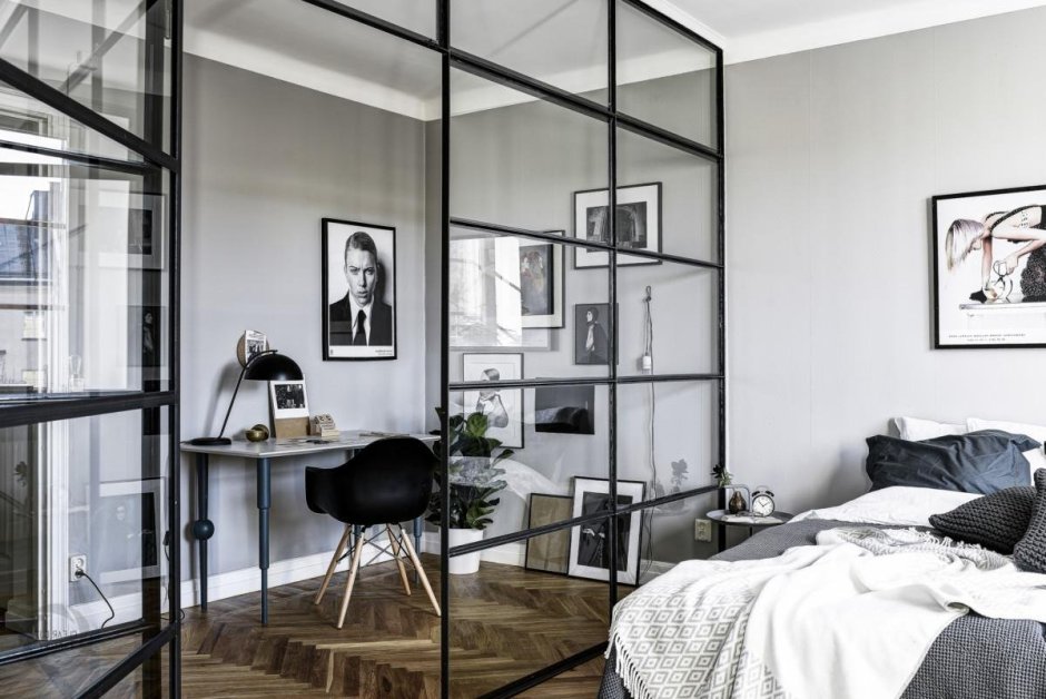 Металлический стеллаж в интерьере