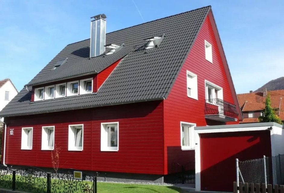 Цвет дома с красной крышей