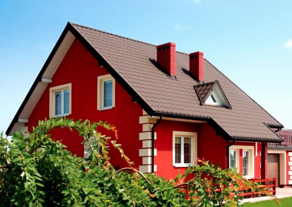 Красные фасады домов