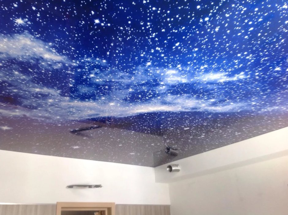 Натяжной потолок с эффектом звездного неба