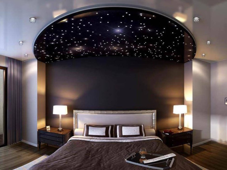 Натяжной потолок Звёздное небо с подсветкой в спальне белый