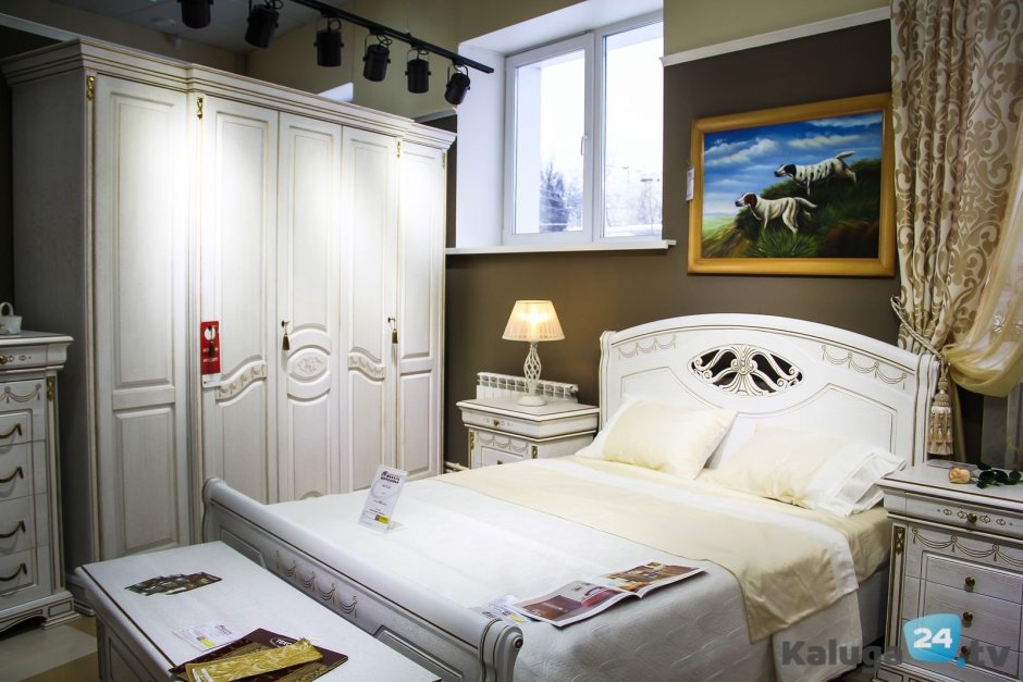 Комод Coralayne b650-31 Silver для спальни