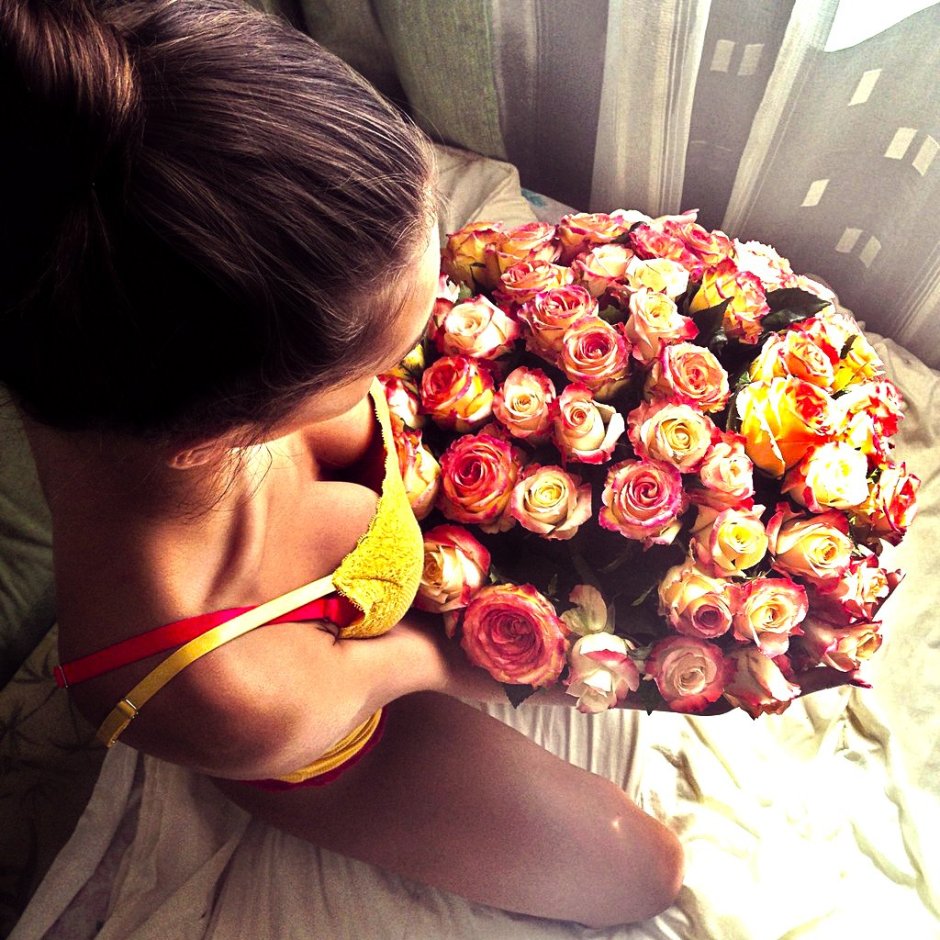 Селфи с букетом цветов