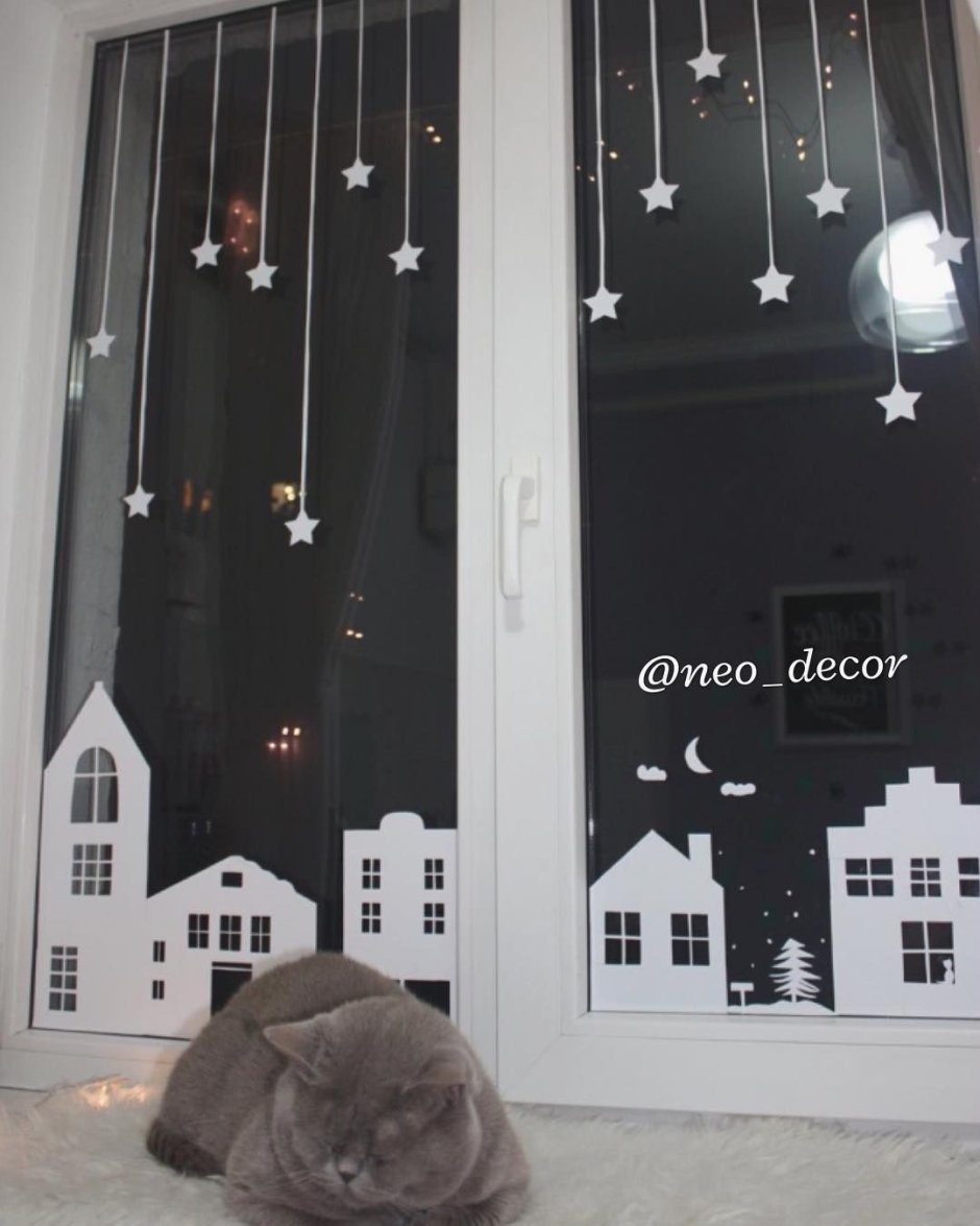 Декор окна снежинками