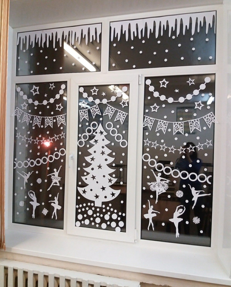 Украшения школьных окон к новому году в школе