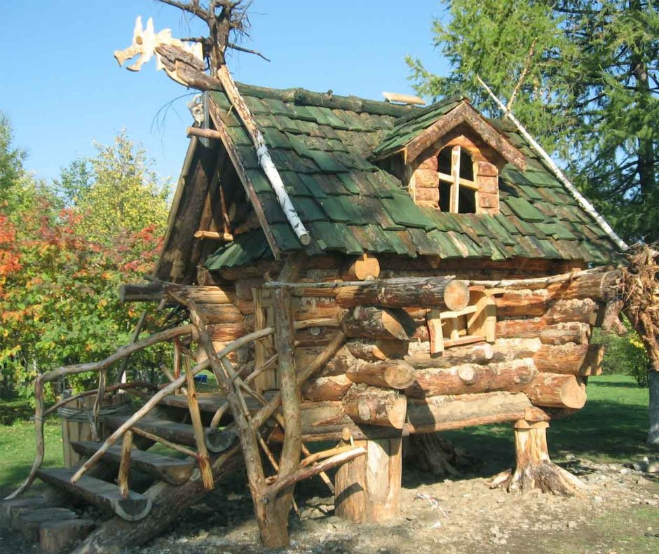Избушка из дерева