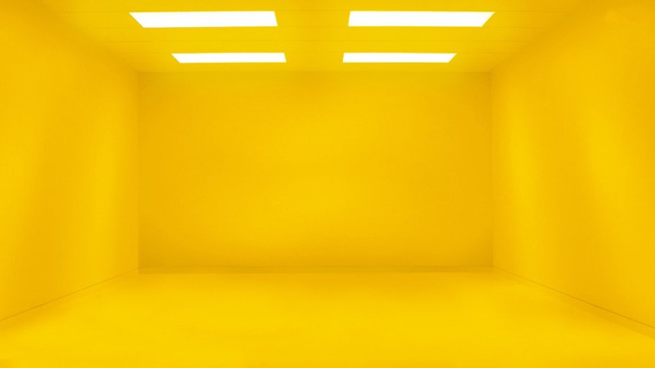 Желтые стены без мебели