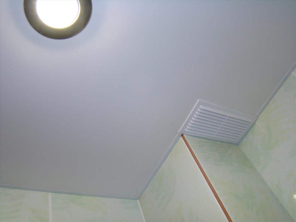 Панели на потолок в туалет