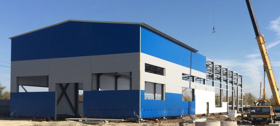 Потолок в гараже из профлиста