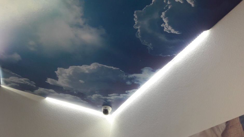 Светящиеся облака на потолке