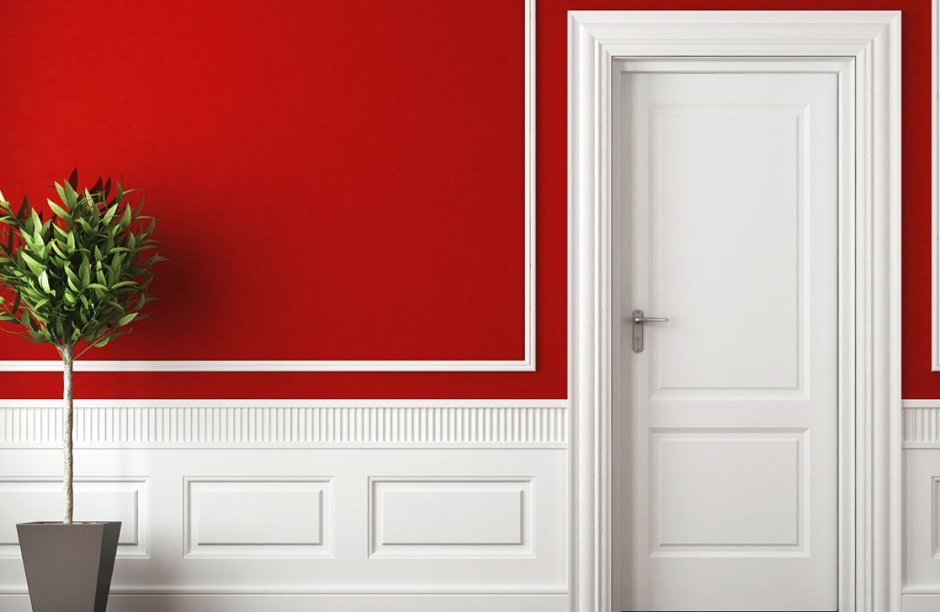 Красная дверь в интерьере