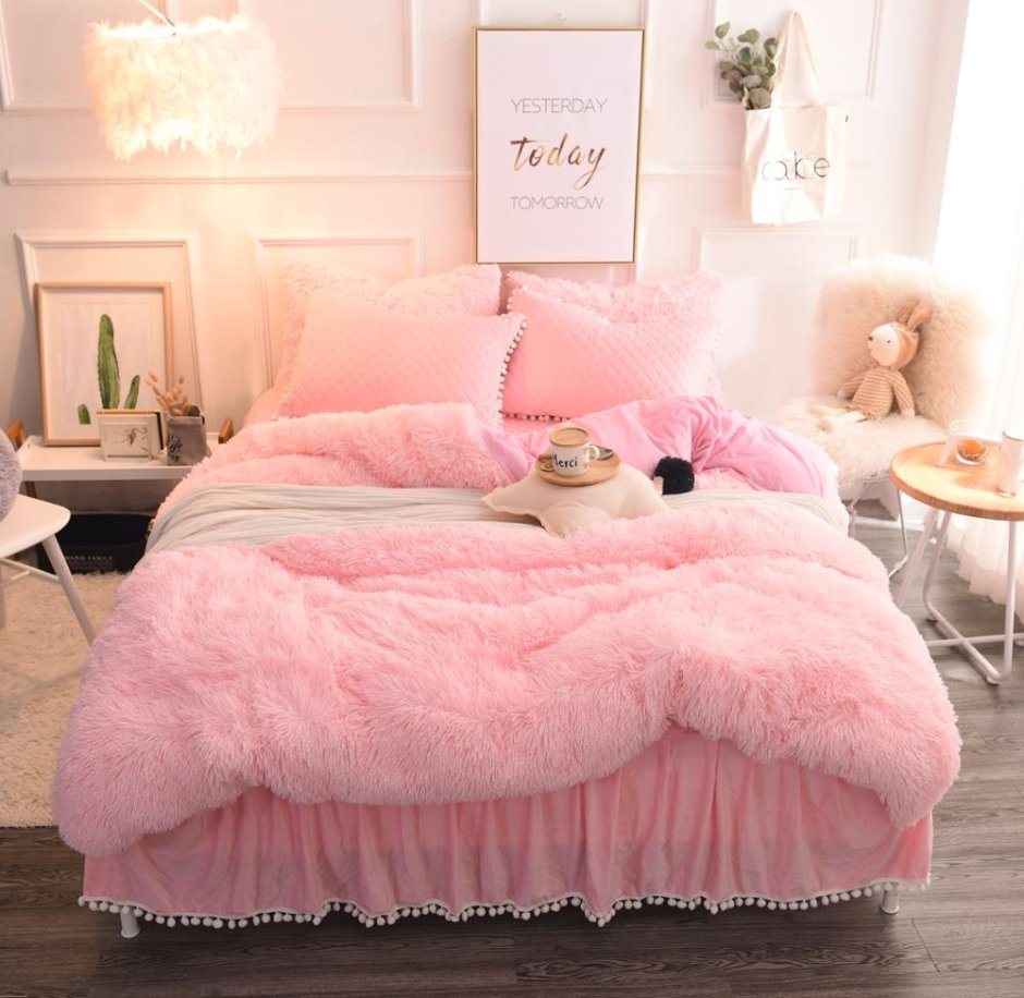 Розовая кровать