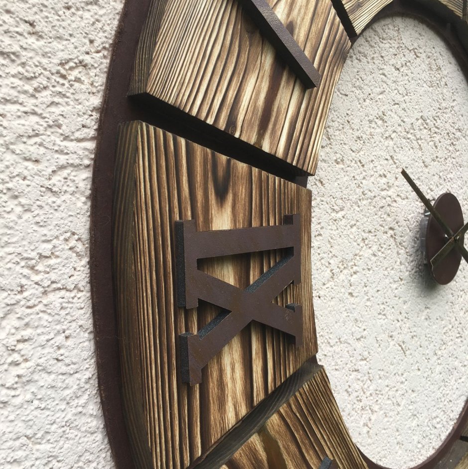 Красивые часы из дерева
