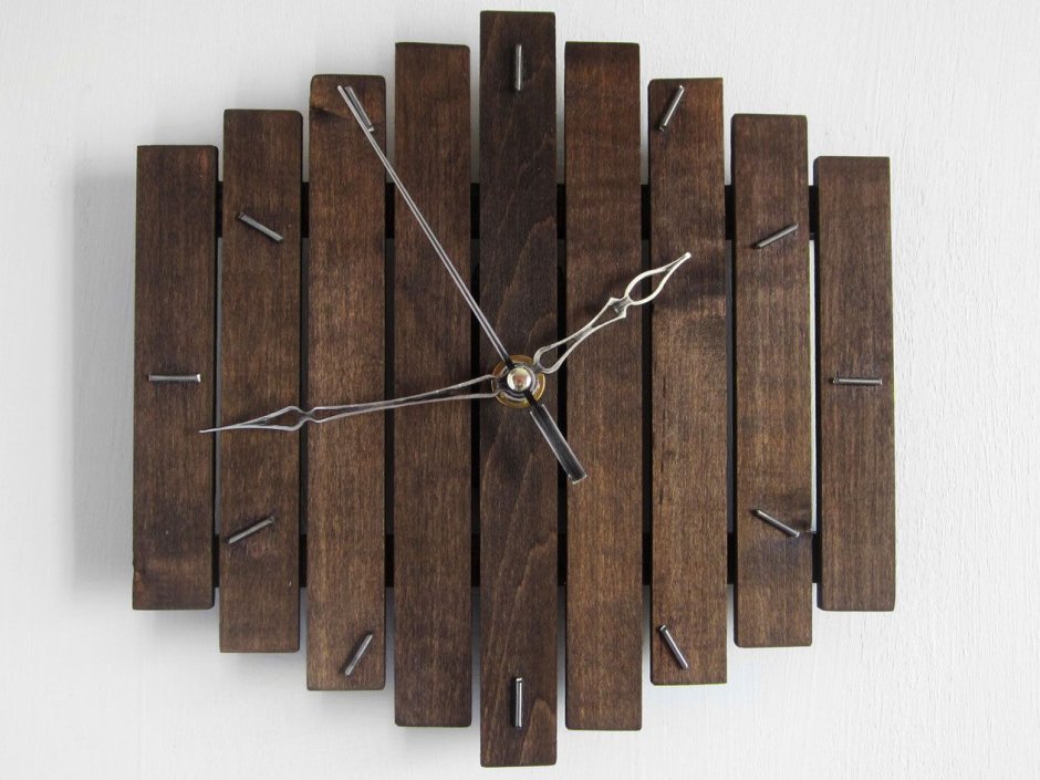 Часы из деревянных реек