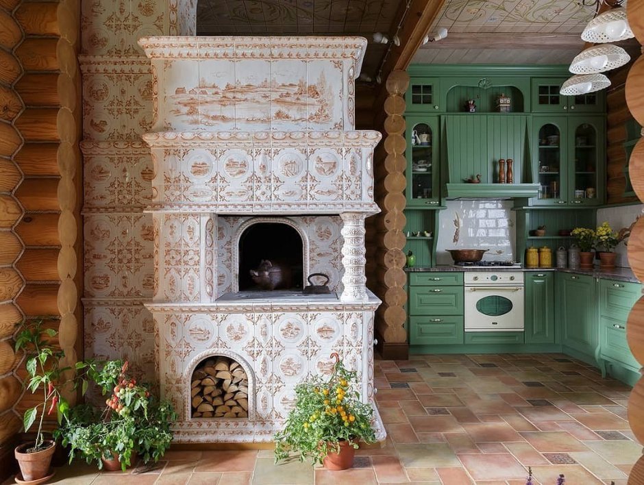 Кухня с печкой в частном доме