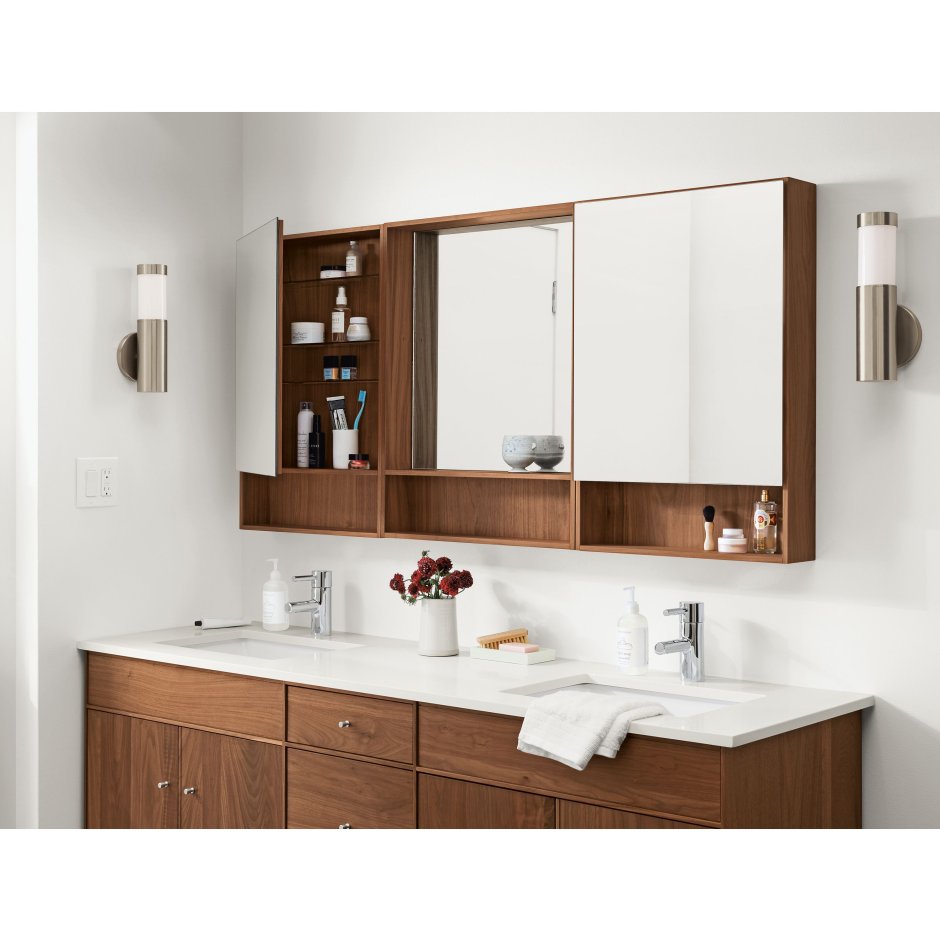 Шкаф над раковиной в ванной с зеркалом