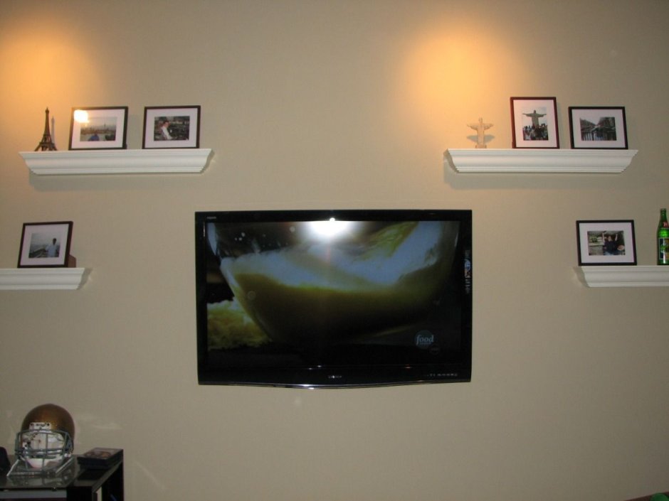 Маленький телевизор на стену