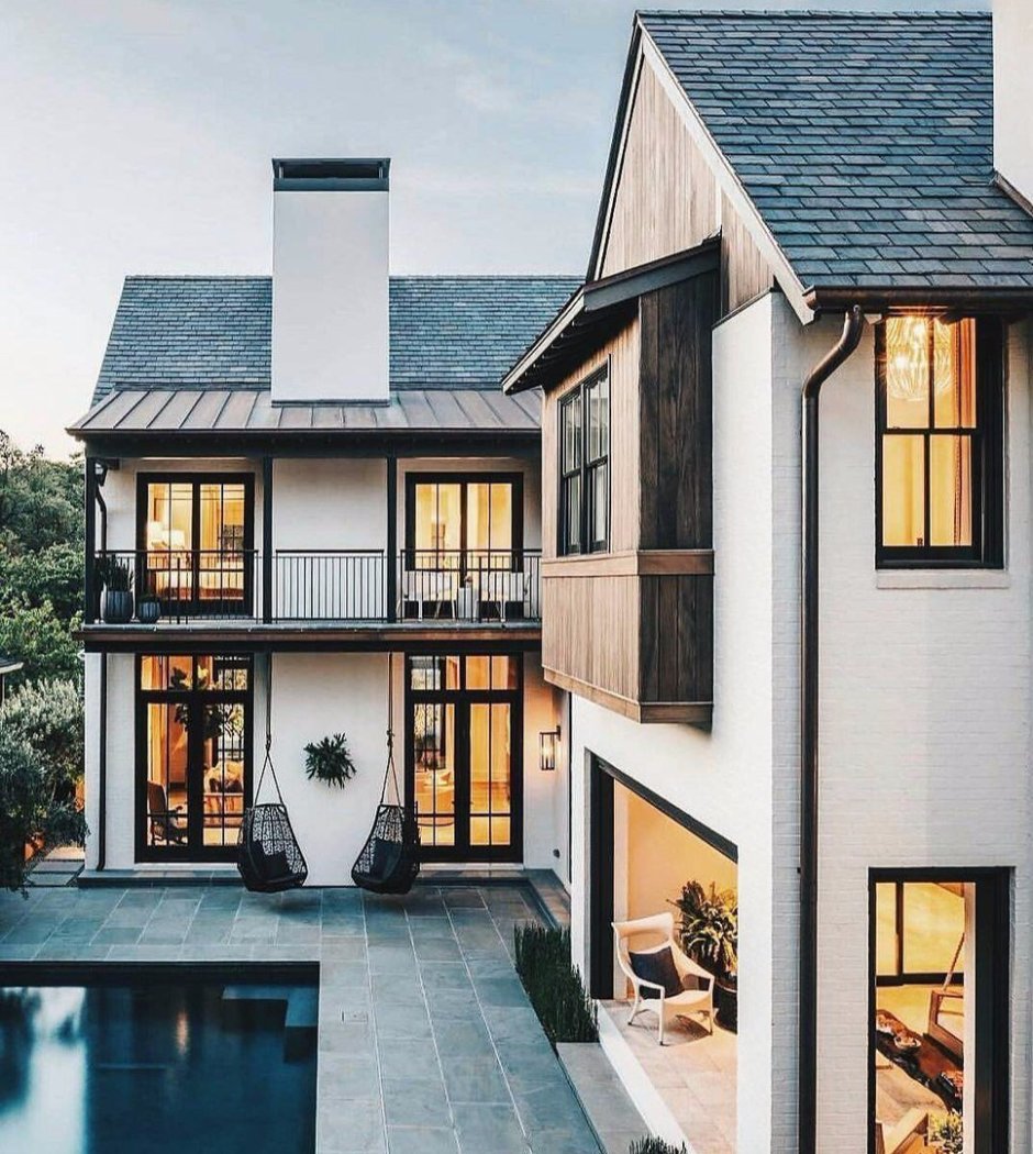 Красивый двухэтажный домик