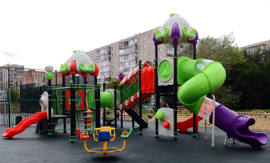 Парк 50 летия октября детские площадки тарзанка