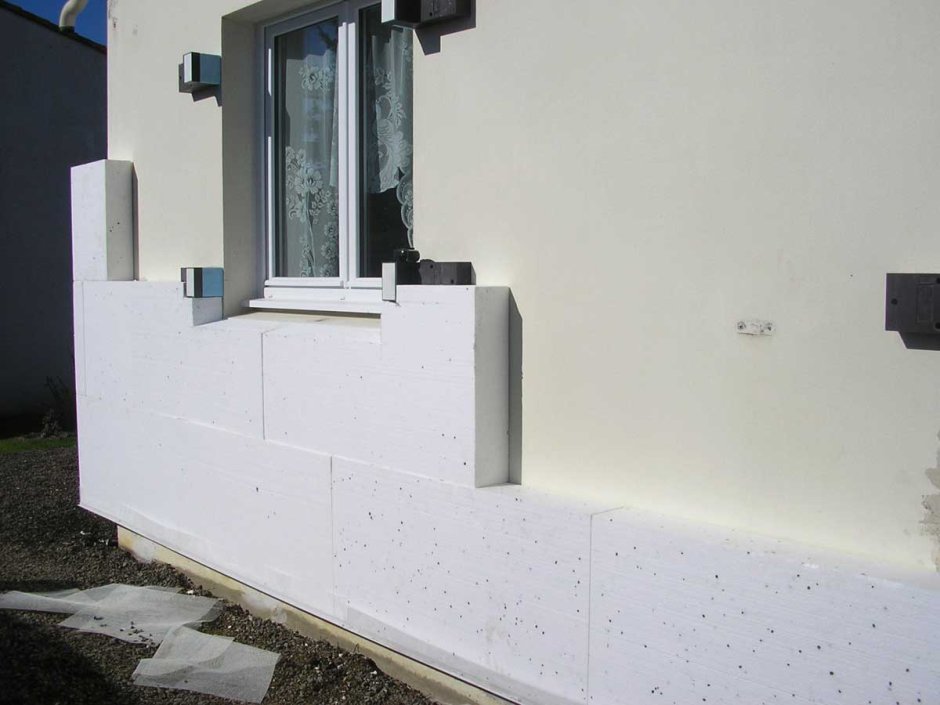 Isolation facade