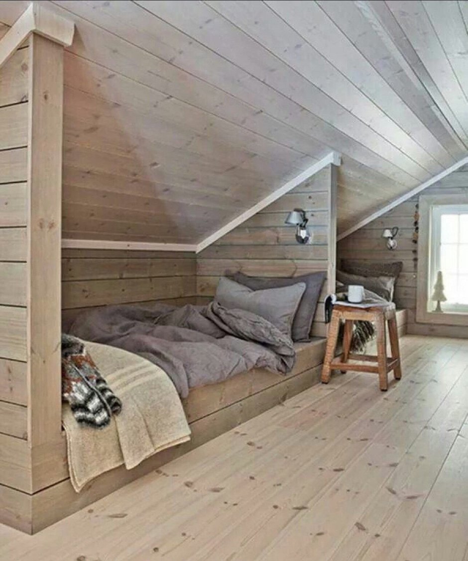 Уютная комната на чердаке