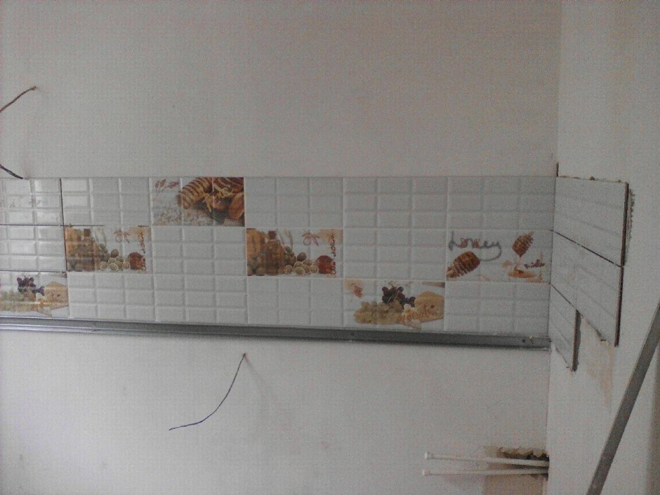 Плитка и линолеум в прихожей