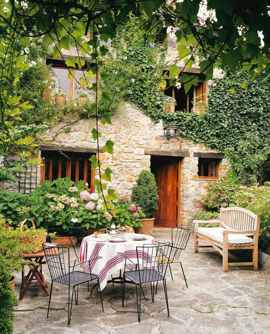 Патио внутренний дворик в Италии