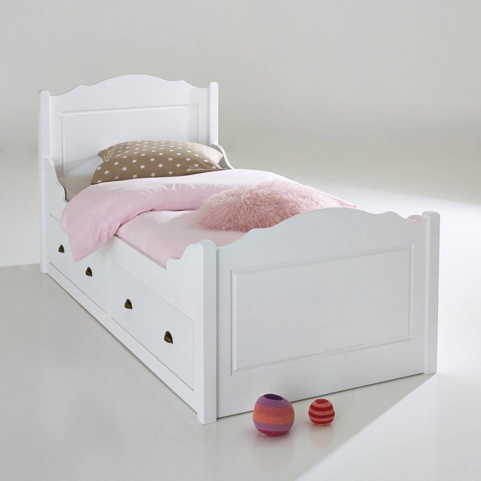 Белая кровать для девочки