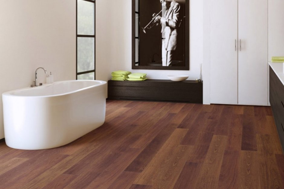 Ванная с деревом