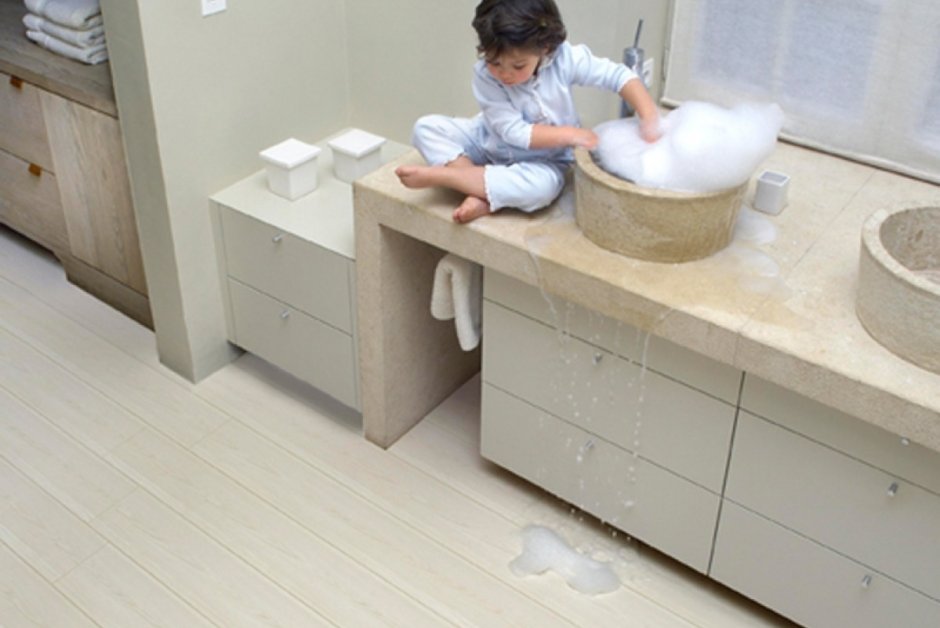 Паркет в ванной комнате