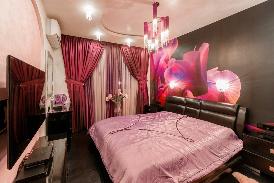 Розово бордовая спальня