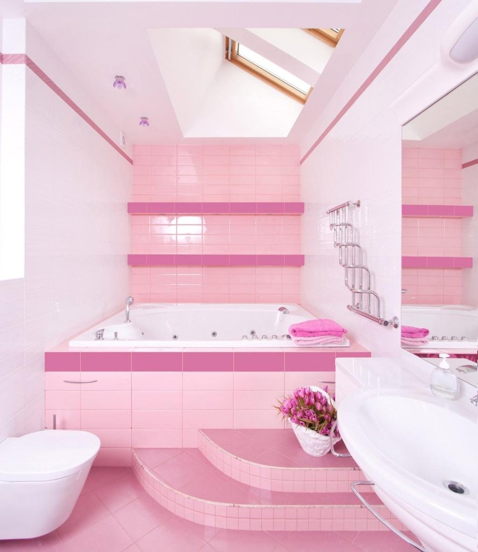 Мебель для ванной комнаты в розовых тонах