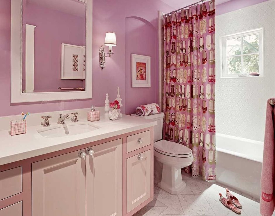 Современная ванная розовая