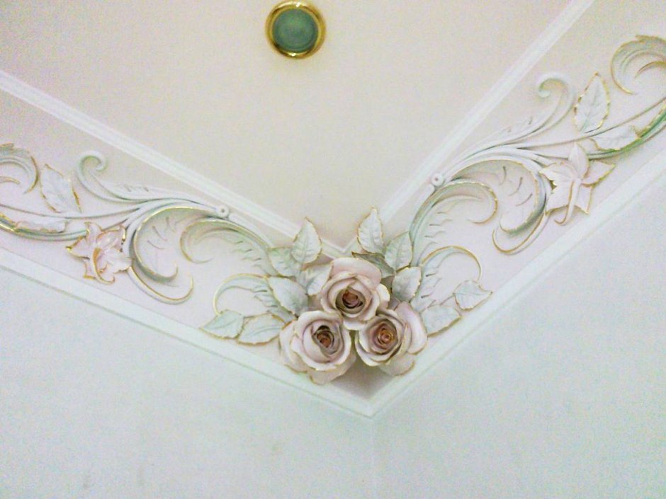 Декоративная лепнина на угол потолка