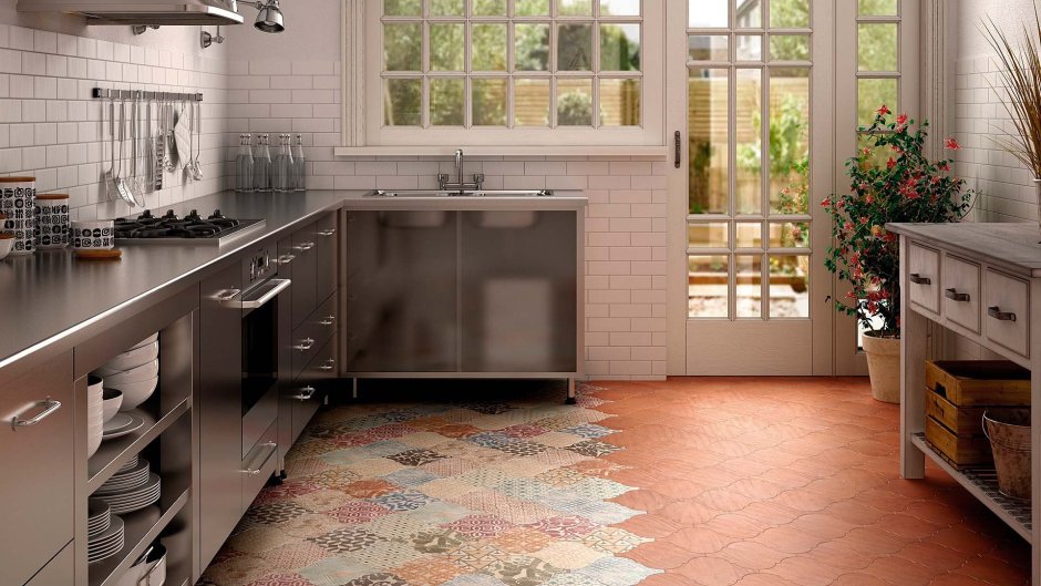 Комбинированная плитка на полу