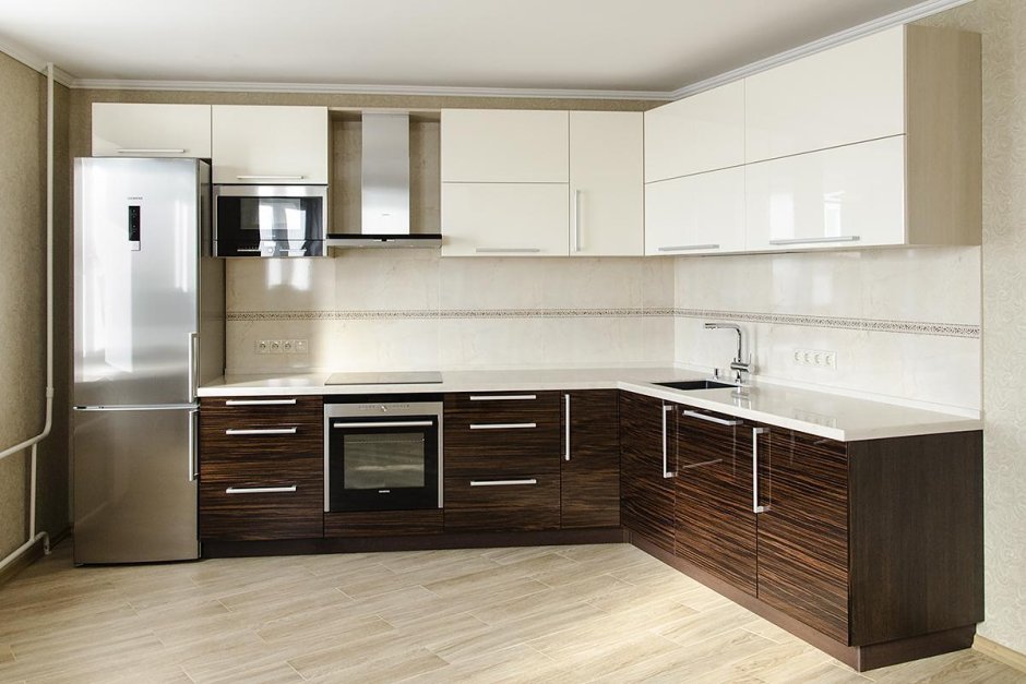 Кухонный гарнитур белый верх коричневый низ