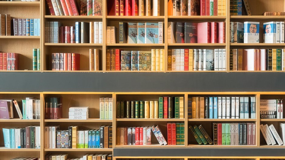 Книжная полка горизонтальная