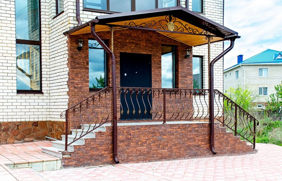 Крыльцо дома