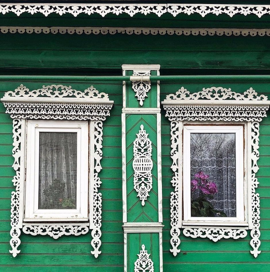 Окна с резными наличниками в Коломенском