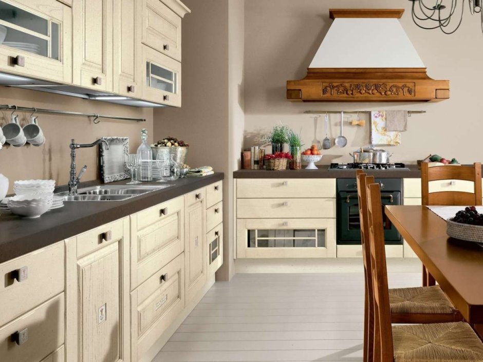 Белая глянцевая кухня с деревянной столешницей