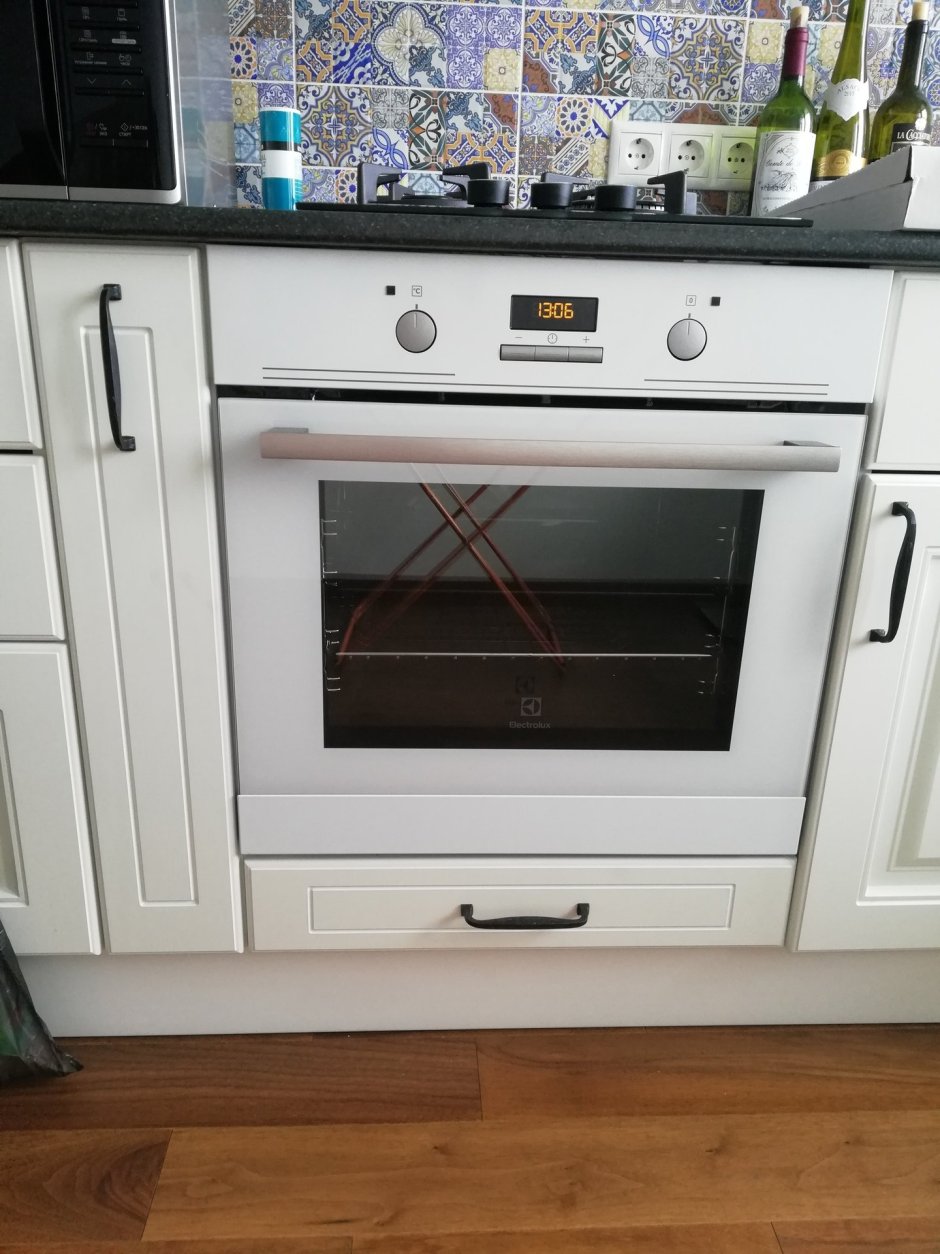 Духовой шкаф Electrolux EZB 52410 AW