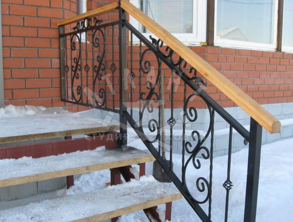 Перила металлические для крыльца