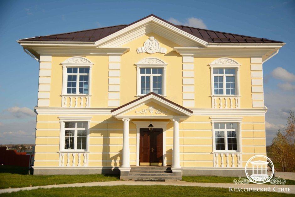 Общественные фасады с лепниной
