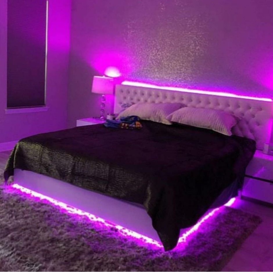 Полка над кроватью с подсветкой