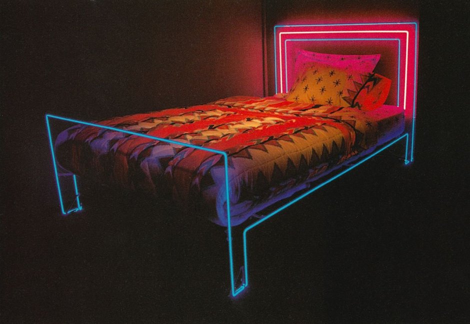 Светодиодная лента на кровати