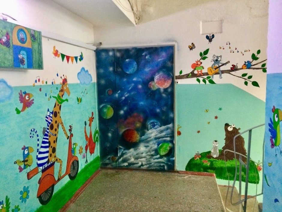 Украшение ступенек в детском саду