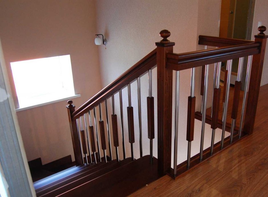 Ограждение лестница на второй этаж в частном доме