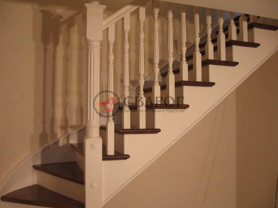 Необычные перила для лестницы в частном доме