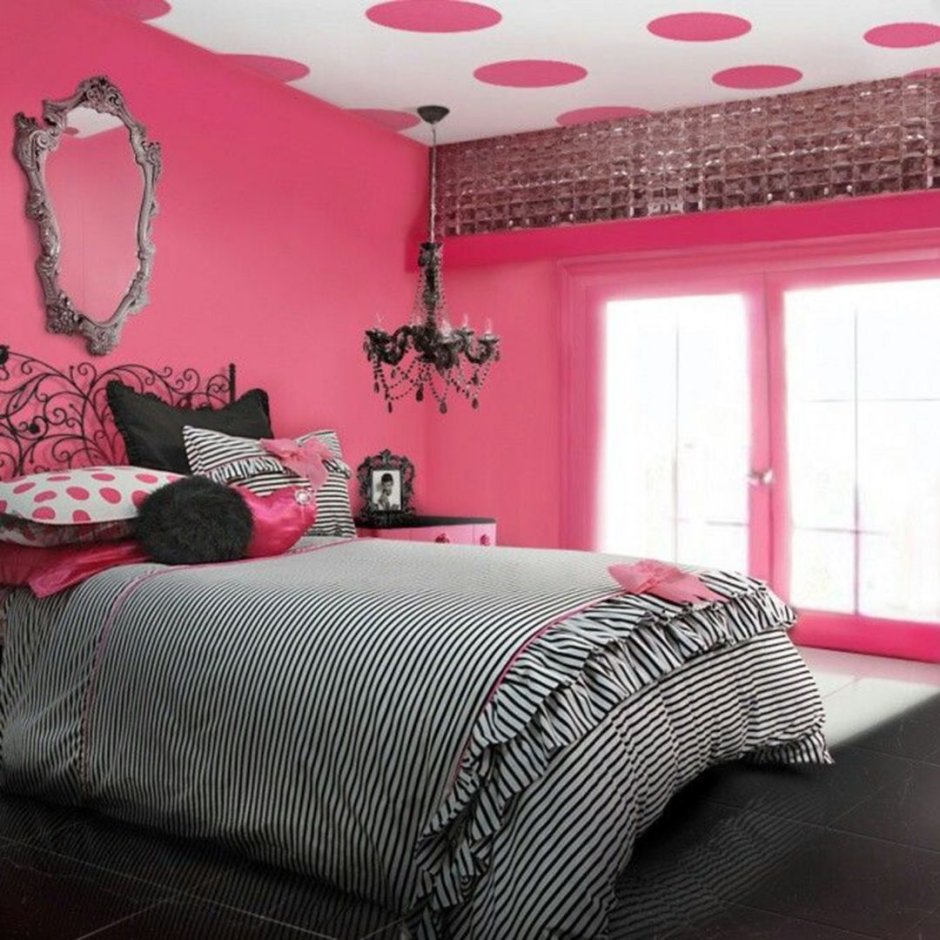 Розовый потолок